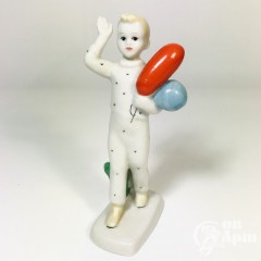 Скульптура "Мальчик с шариками"